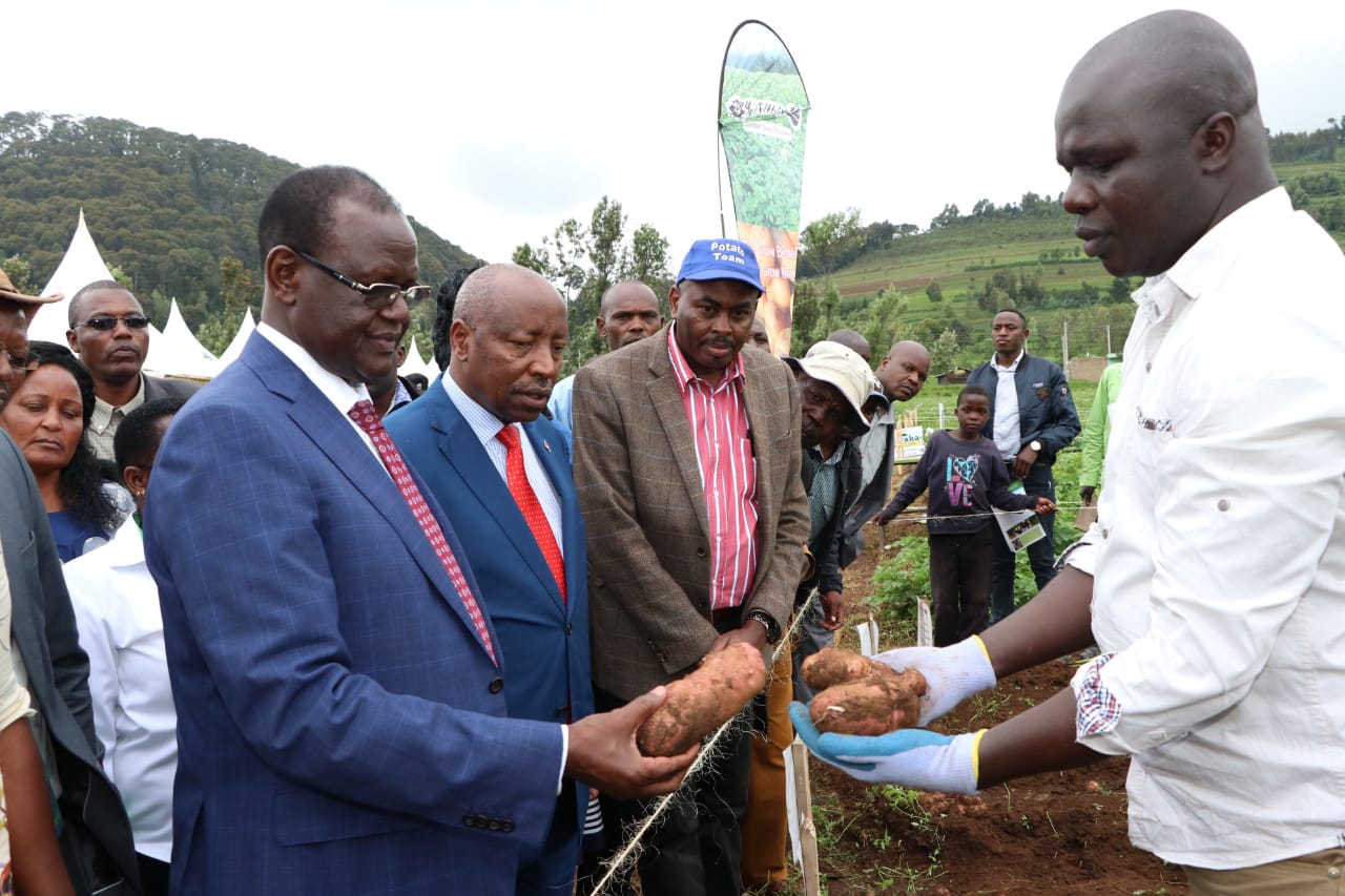 GOVERNOR URGES FARMERS TO TAKE TRAINING PROGRAMS SERIOUSLY.
