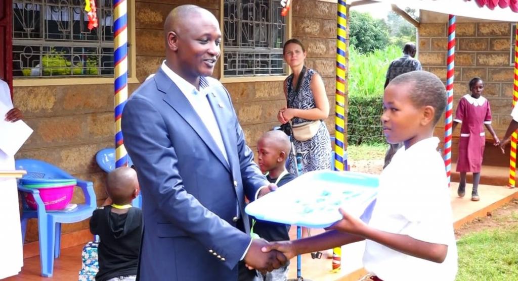 Do not throw stones to every dog that barks at you, Governor urged.