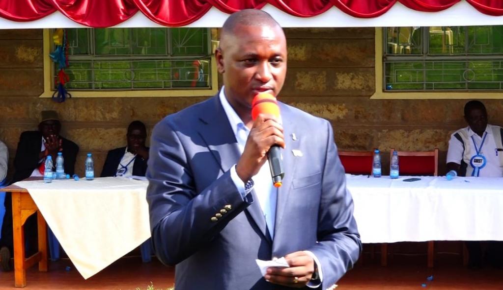 Do not throw stones to every dog that barks at you, Governor urged.