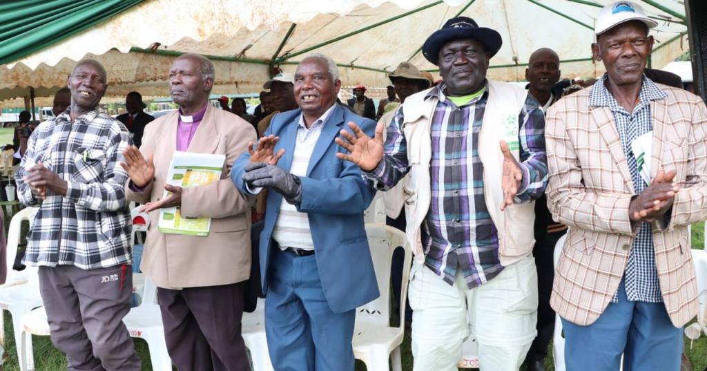 GOVERNOR URGES FARMERS TO TAKE TRAINING PROGRAMS SERIOUSLY.