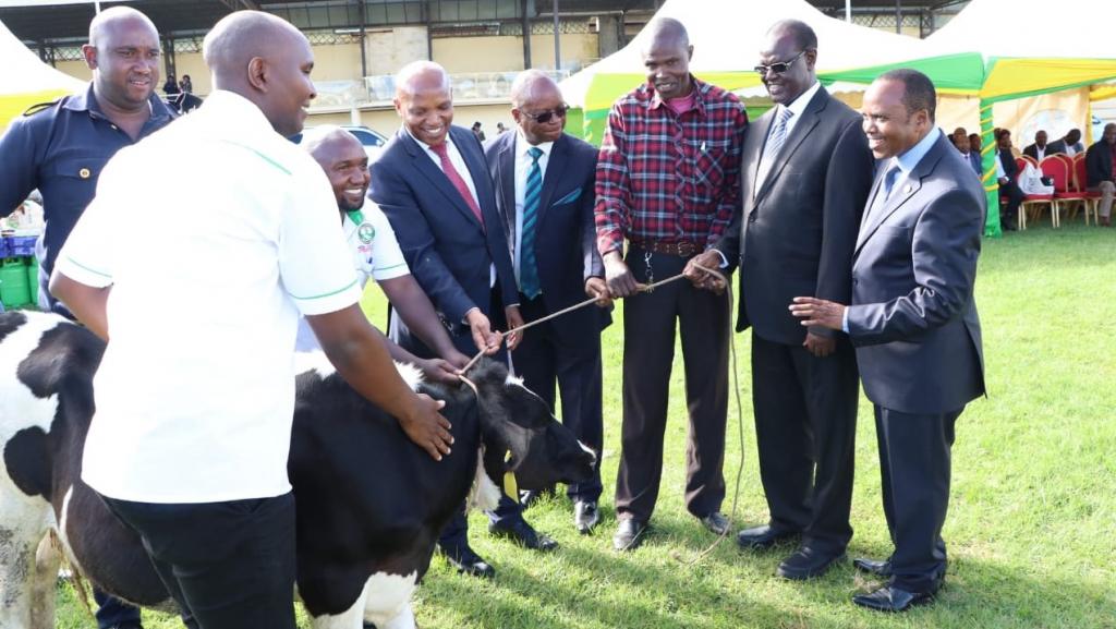 MARKETS AND TOWNS TO BE GIVEN A CHANCE TO MANAGE THEIR OWN REVENUE AND USE IT FOR THEIR OWN DEVELOPMENT.