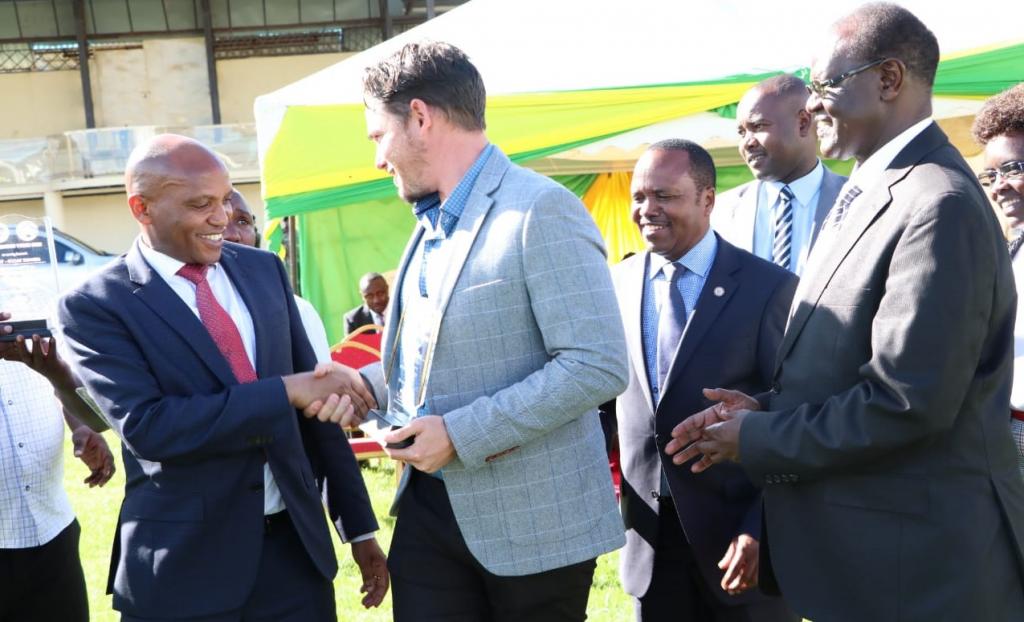MARKETS AND TOWNS TO BE GIVEN A CHANCE TO MANAGE THEIR OWN REVENUE AND USE IT FOR THEIR OWN DEVELOPMENT.