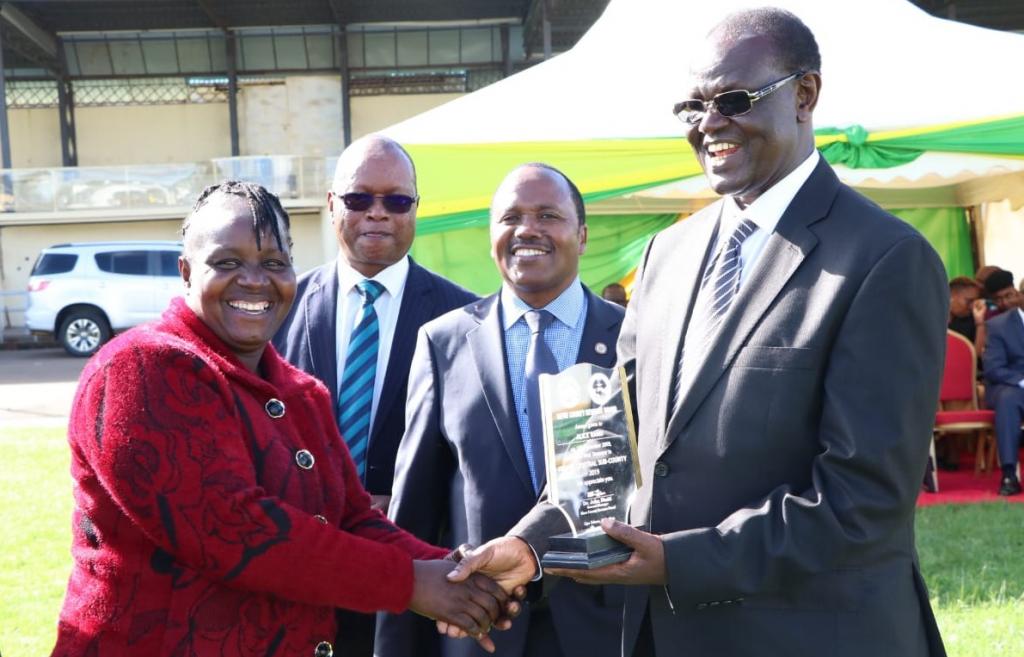 MARKETS AND TOWNS TO BE GIVEN A CHANCE TO MANAGE THEIR OWN REVENUE AND USE IT FOR THEIR OWN DEVELOPMENT.