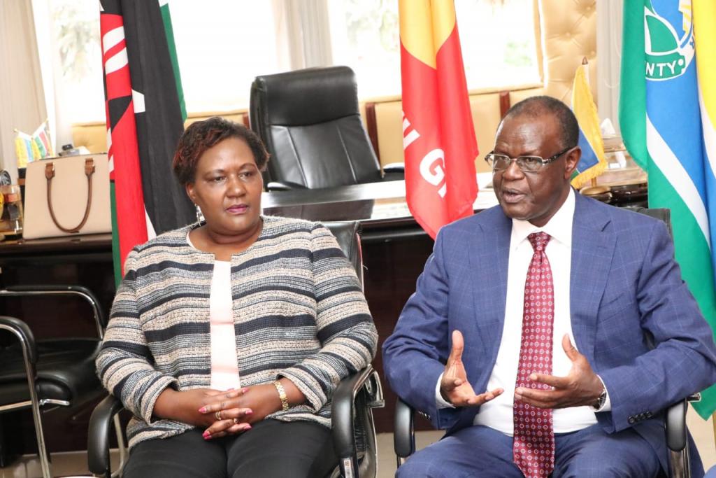 Governor issues school fees cheques to beneficiaries of Kiraitu Murungi Foundation.
