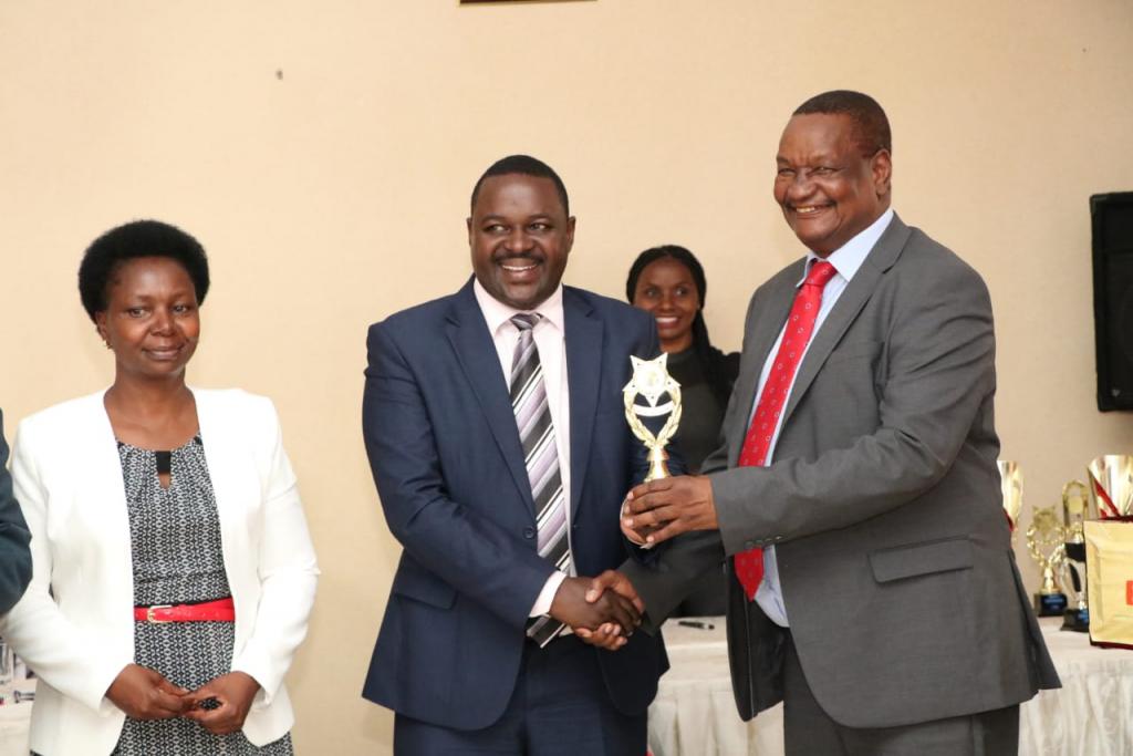 County administration awards best performance in 100 days rapid Result Initiative cycle.