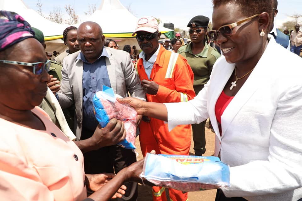 H.e. Governor Kawira Mwangaza Officiated The Distribution Of Seedlings To The Farmers