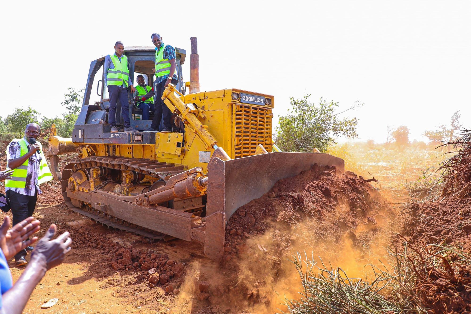 H.E. Governor Mutuma MEthingia Launches Road Upgrade and Advances Maternal Health in Athwana Ward.